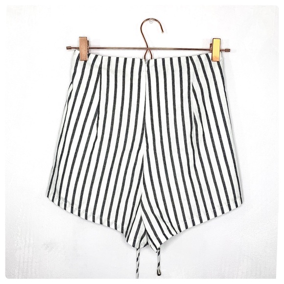 •SEEK THE LABEL• Striped High Waist Lace Up Short - Picture 2 of 5